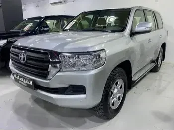 Toyota  Land Cruiser  GX  2017  Automatic  141,000 Km  6 Cylinder  Four Wheel Drive (4WD)  SUV  Silver