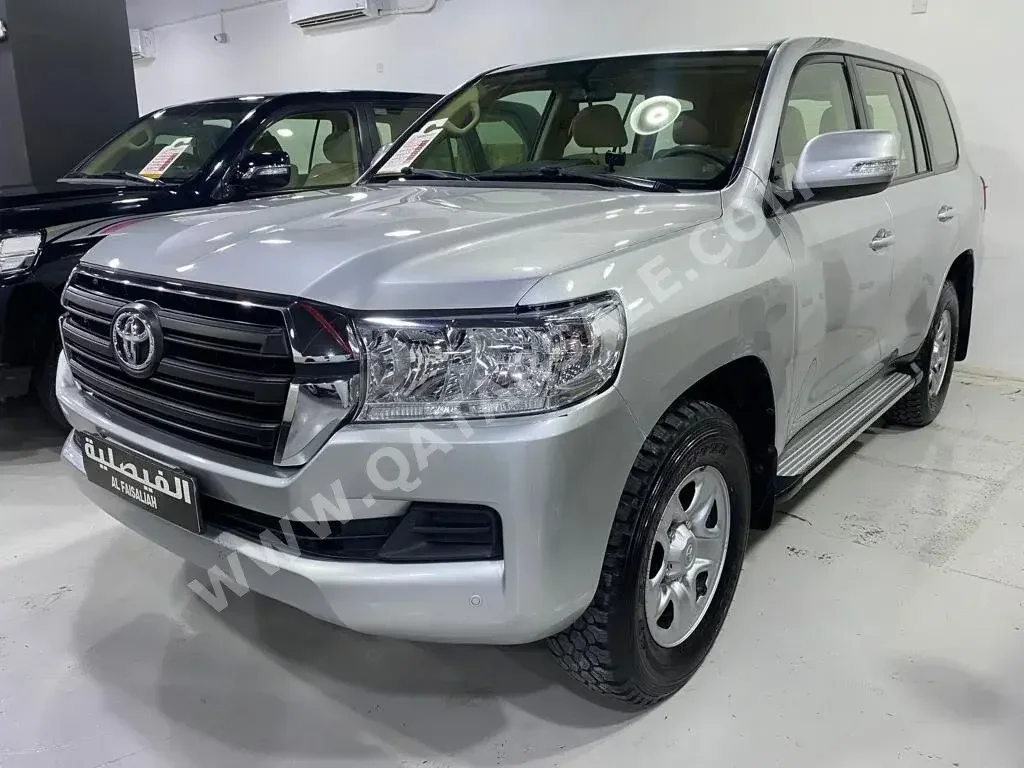 Toyota  Land Cruiser  GX  2017  Automatic  141,000 Km  6 Cylinder  Four Wheel Drive (4WD)  SUV  Silver