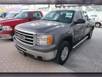 GMC  Sierra  Z71  2013  Automatic  223,000 Km  8 Cylinder  Four Wheel Drive (4WD)  Pick Up  Brown