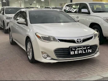 Toyota  Avalon  XLE  2013  Automatic  242,000 Km  6 Cylinder  Front Wheel Drive (FWD)  Sedan  White