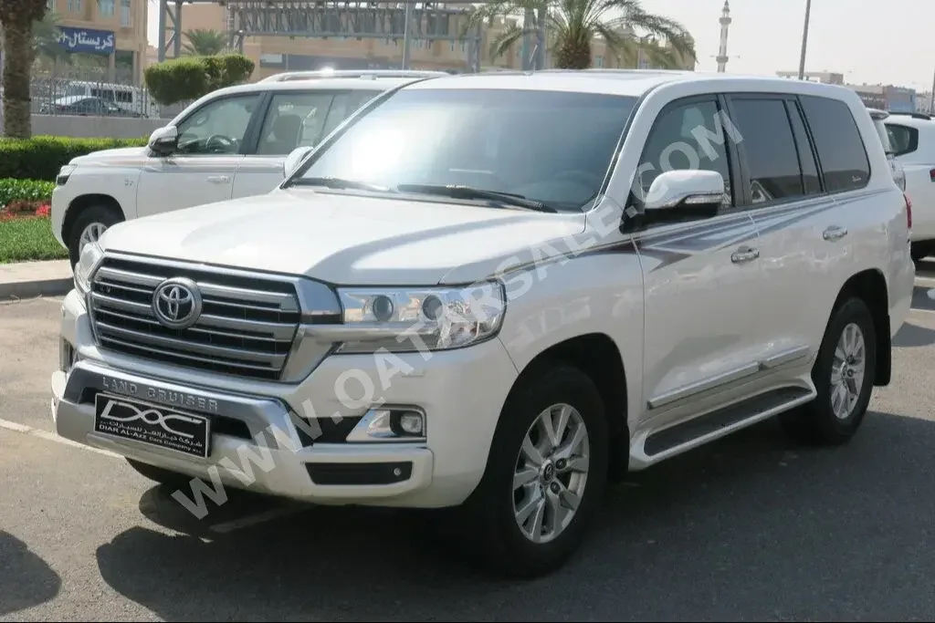 Toyota  Land Cruiser  GXR  2018  Automatic  220,000 Km  8 Cylinder  Four Wheel Drive (4WD)  SUV  Pearl