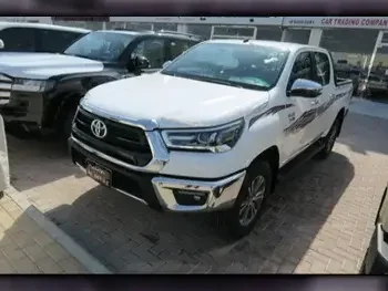 Toyota  Hilux  SR5  2024  Automatic  0 Km  4 Cylinder  Four Wheel Drive (4WD)  Pick Up  White  With Warranty