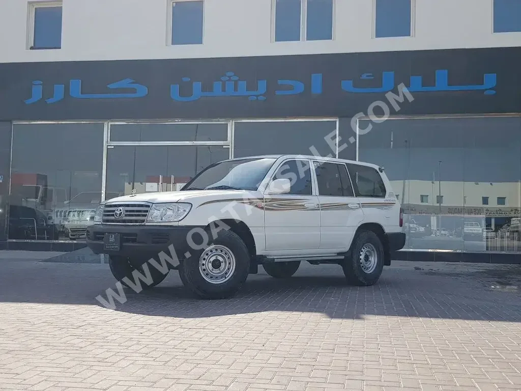 Toyota  Land Cruiser  GX  2004  Manual  94,000 Km  6 Cylinder  Four Wheel Drive (4WD)  SUV  White