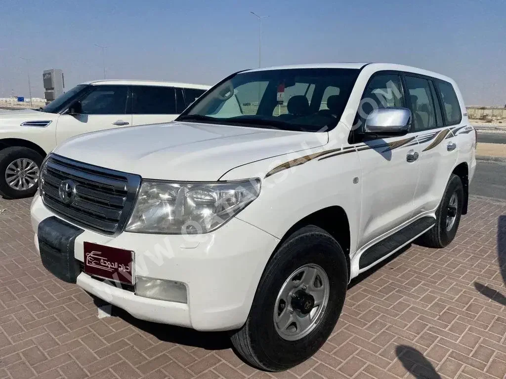 Toyota  Land Cruiser  GXR  2009  Automatic  575,000 Km  8 Cylinder  Four Wheel Drive (4WD)  SUV  White