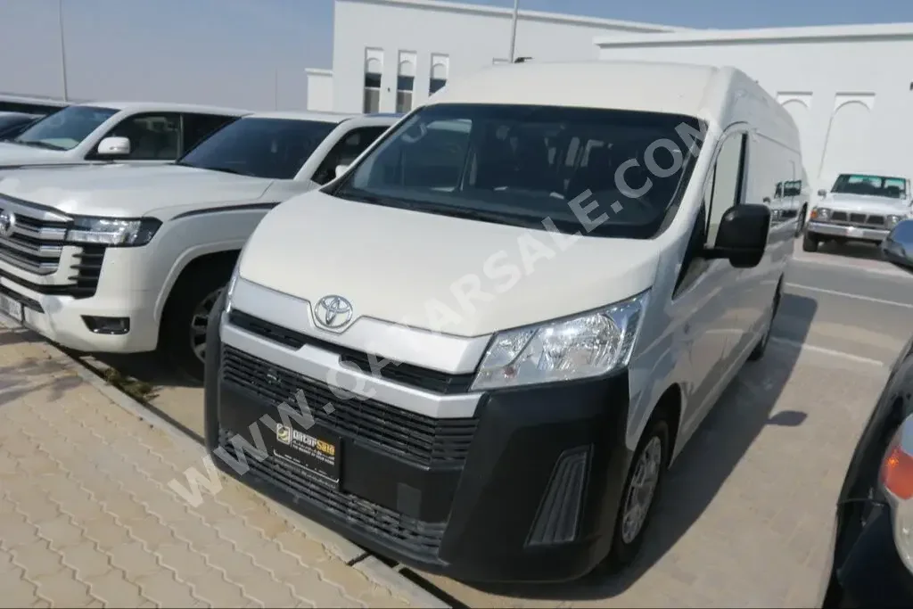 Toyota  Hiace  2021  Manual  250,000 Km  4 Cylinder  Rear Wheel Drive (RWD)  Van / Bus  White