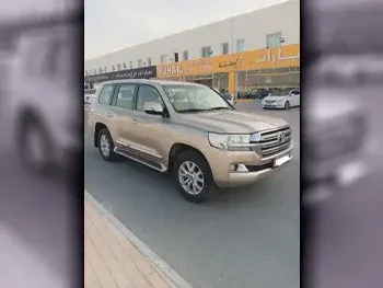 Toyota  Land Cruiser  VXR  2016  Automatic  161,000 Km  8 Cylinder  Four Wheel Drive (4WD)  SUV  Gold