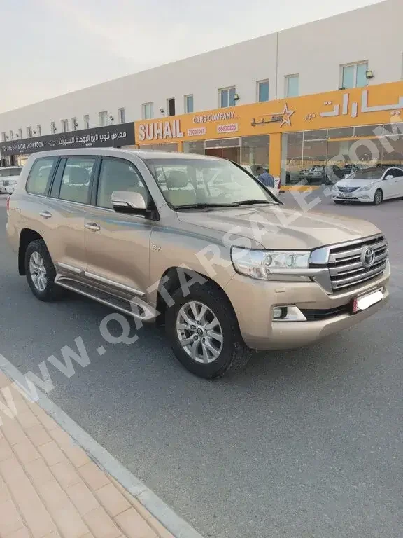 Toyota  Land Cruiser  VXR  2016  Automatic  161,000 Km  8 Cylinder  Four Wheel Drive (4WD)  SUV  Gold