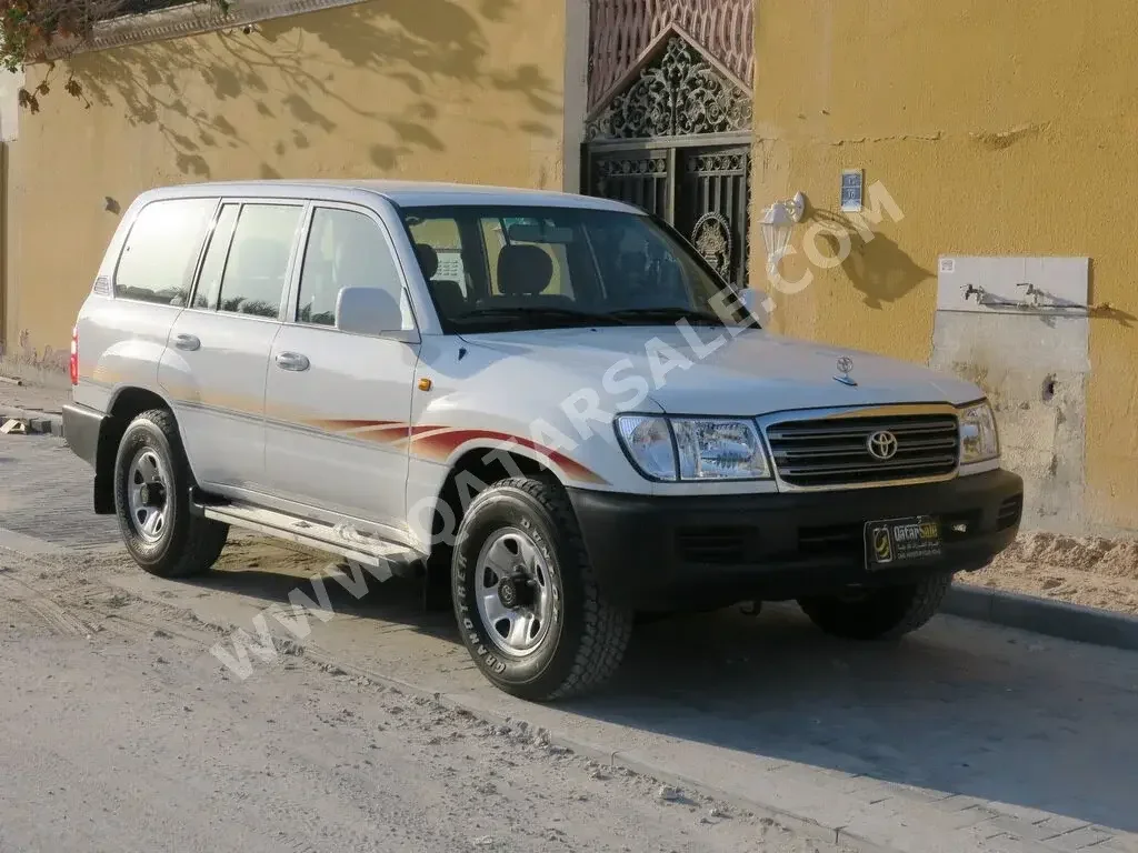 Toyota  Land Cruiser  GX  2003  Manual  40,000 Km  6 Cylinder  Four Wheel Drive (4WD)  SUV  White