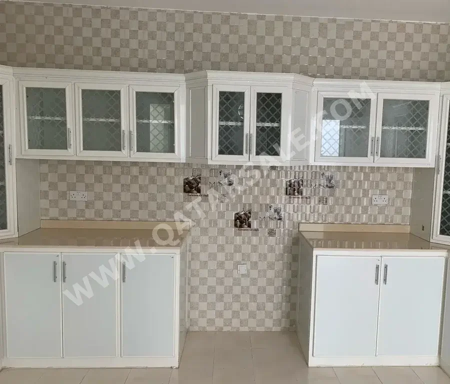 Kitchen Cabinets & Drawers