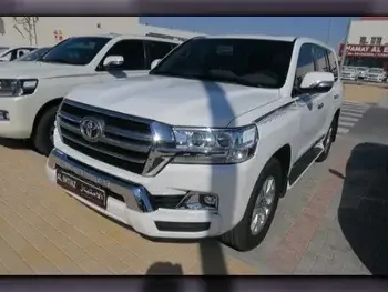 Toyota  Land Cruiser  GXR  2019  Automatic  143,000 Km  8 Cylinder  Four Wheel Drive (4WD)  SUV  White