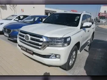 Toyota  Land Cruiser  VXR  2017  Automatic  266,000 Km  8 Cylinder  Four Wheel Drive (4WD)  SUV  White