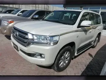 Toyota  Land Cruiser  VXR  2016  Automatic  154,000 Km  8 Cylinder  Four Wheel Drive (4WD)  SUV  White