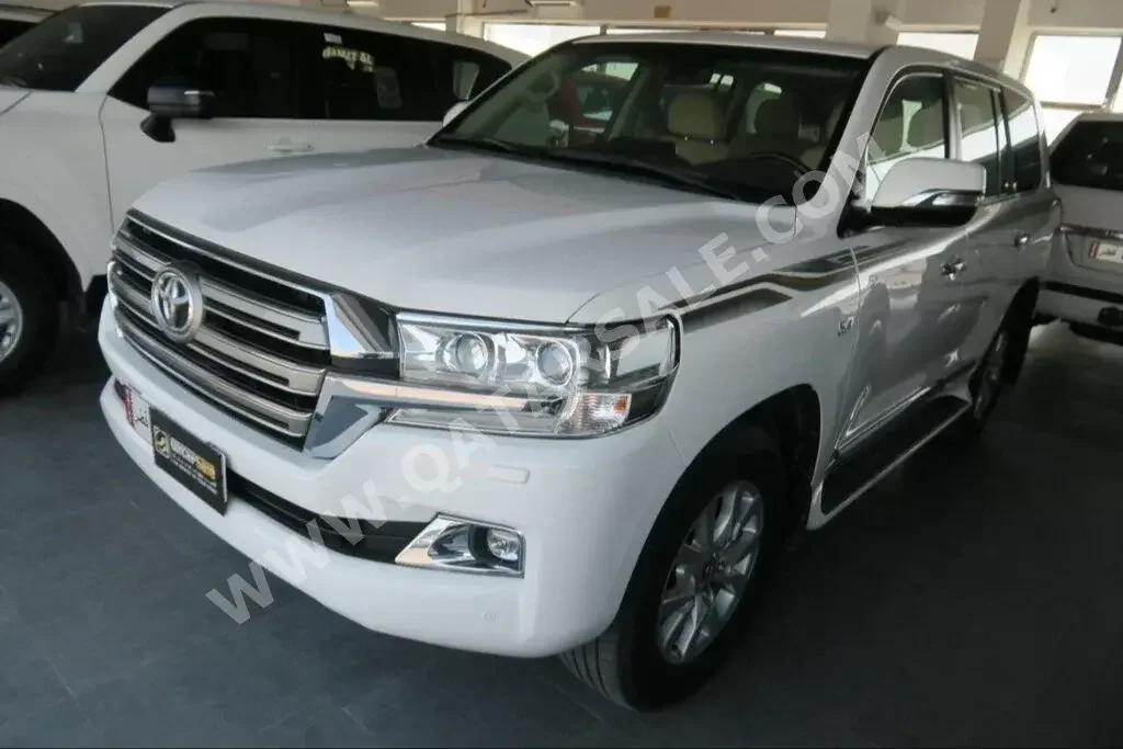 Toyota  Land Cruiser  VXR  2019  Automatic  181,000 Km  8 Cylinder  Four Wheel Drive (4WD)  SUV  White