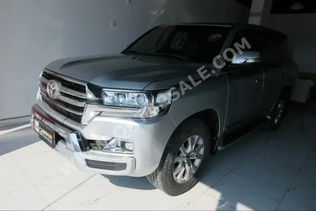 Toyota  Land Cruiser  GXR  2019  Automatic  109,000 Km  8 Cylinder  Four Wheel Drive (4WD)  SUV  Silver