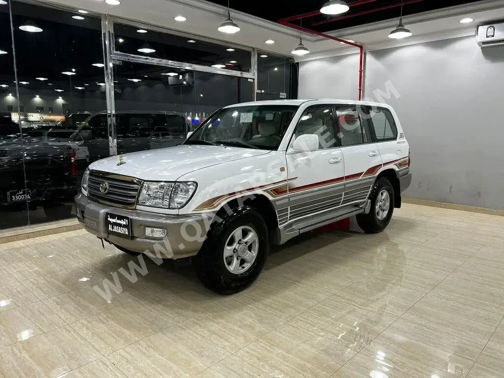 Toyota  Land Cruiser  GXR  2004  Manual  111,000 Km  6 Cylinder  Four Wheel Drive (4WD)  SUV  White