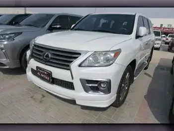 Lexus  LX  570  2014  Automatic  192,000 Km  8 Cylinder  Four Wheel Drive (4WD)  SUV  White