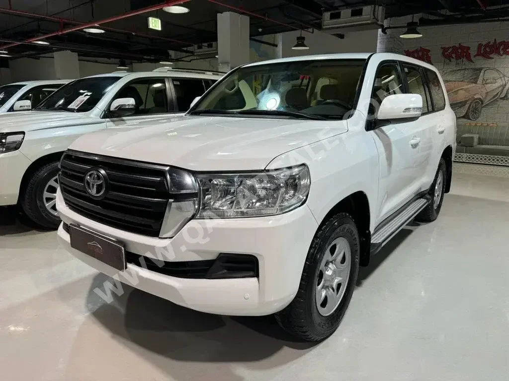 Toyota  Land Cruiser  GX  2017  Automatic  261,000 Km  6 Cylinder  Four Wheel Drive (4WD)  SUV  White