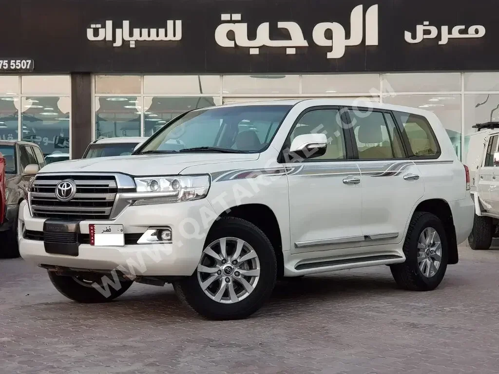 Toyota  Land Cruiser  GXR  2017  Automatic  177,000 Km  8 Cylinder  Four Wheel Drive (4WD)  SUV  White