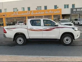 Toyota  Hilux  2022  Manual  123 Km  4 Cylinder  Four Wheel Drive (4WD)  Pick Up  White  With Warranty