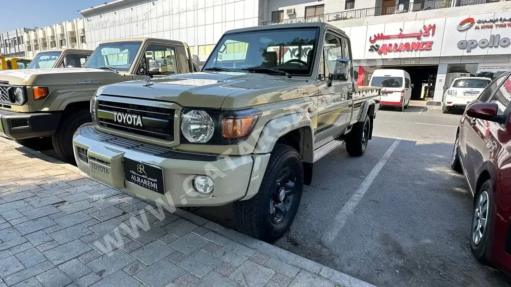 Toyota  Land Cruiser  LX  2022  Manual  16,000 Km  6 Cylinder  Four Wheel Drive (4WD)  Pick Up  Beige