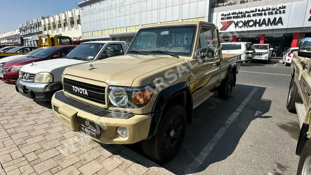 Toyota  Land Cruiser  LX  2022  Manual  75,000 Km  6 Cylinder  Four Wheel Drive (4WD)  Pick Up  Beige