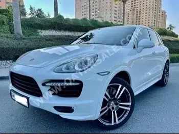 Porsche  Cayenne  Turbo  2013  Automatic  71,000 Km  8 Cylinder  Four Wheel Drive (4WD)  SUV  White