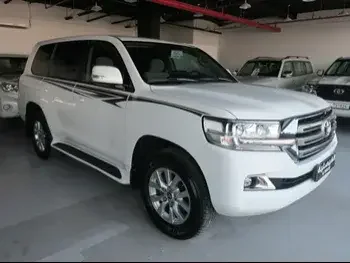 Toyota  Land Cruiser  GXR  2018  Automatic  156,000 Km  6 Cylinder  Four Wheel Drive (4WD)  SUV  White