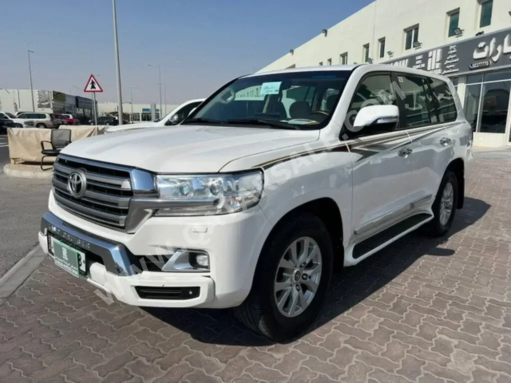 Toyota  Land Cruiser  GXR  2018  Automatic  147,000 Km  8 Cylinder  Four Wheel Drive (4WD)  SUV  White