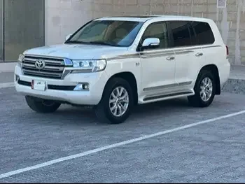  Toyota  Land Cruiser  VXR  2016  Automatic  250,000 Km  8 Cylinder  Four Wheel Drive (4WD)  SUV  Pearl  With Warranty