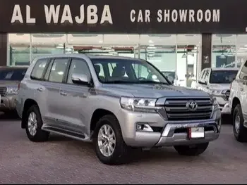 Toyota  Land Cruiser  GXR  2016  Automatic  186,000 Km  8 Cylinder  Four Wheel Drive (4WD)  SUV  Silver