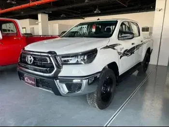 Toyota  Hilux  SR5  2022  Automatic  0 Km  4 Cylinder  Four Wheel Drive (4WD)  Pick Up  White  With Warranty