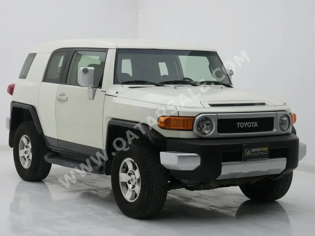 Toyota  FJ Cruiser  2010  Automatic  290,946 Km  6 Cylinder  Four Wheel Drive (4WD)  SUV  White