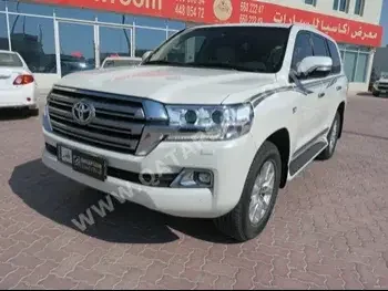 Toyota  Land Cruiser  VXR  2017  Automatic  186,000 Km  8 Cylinder  Four Wheel Drive (4WD)  SUV  White