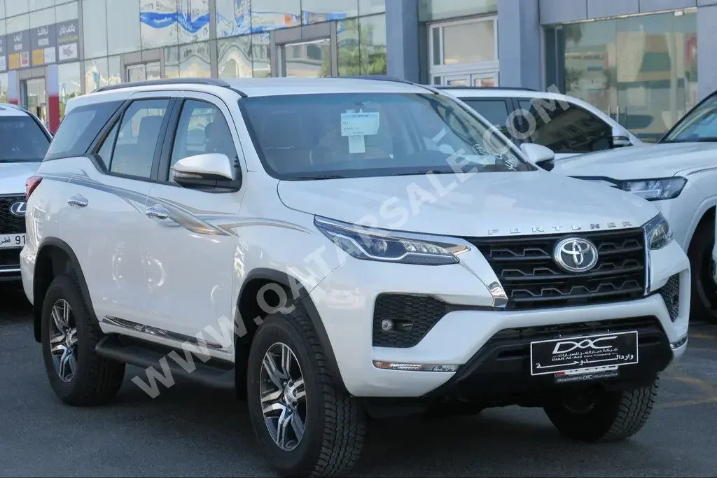 Toyota  Fortuner  2024  Automatic  0 Km  6 Cylinder  Four Wheel Drive (4WD)  SUV  White  With Warranty