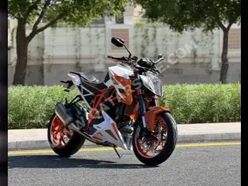 KTM  1290 Super Duke R -  2016 - Color White & Orange