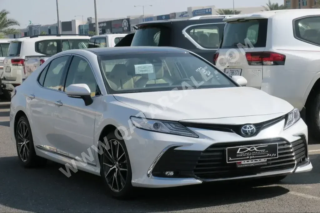 Toyota  Camry  Limited  2024  Automatic  0 Km  6 Cylinder  Front Wheel Drive (FWD)  Sedan  White  With Warranty