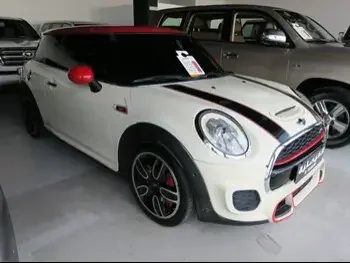 Mini  Cooper  Works  2017  Automatic  131,000 Km  4 Cylinder  Rear Wheel Drive (RWD)  Hatchback  White