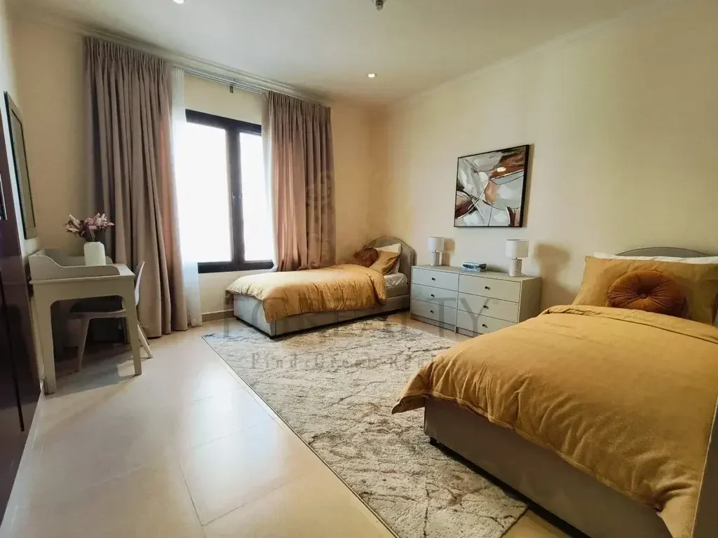 2 Bedrooms  Apartment  For Rent  in Doha -  The Pearl  Fully Furnished