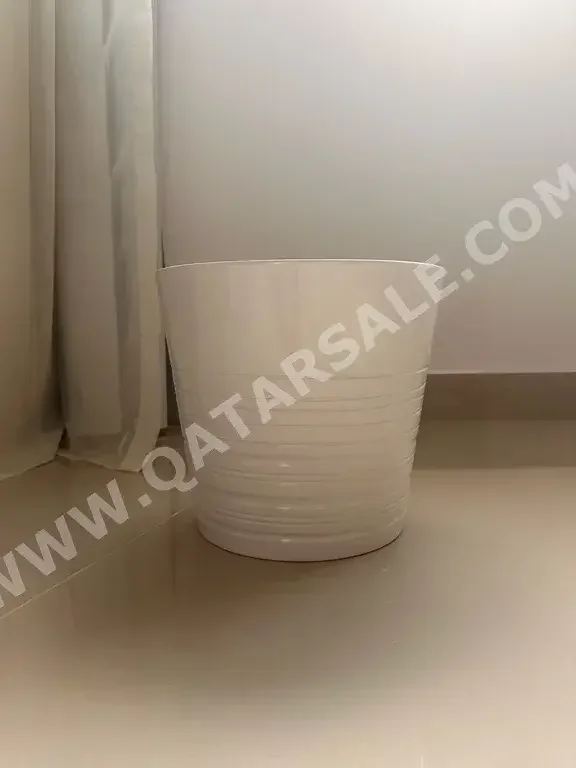 Vases & Bowls White  Floor Vase