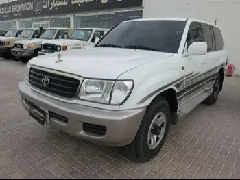 Toyota  Land Cruiser  GXR  2002  Automatic  102,000 Km  6 Cylinder  Four Wheel Drive (4WD)  SUV  White