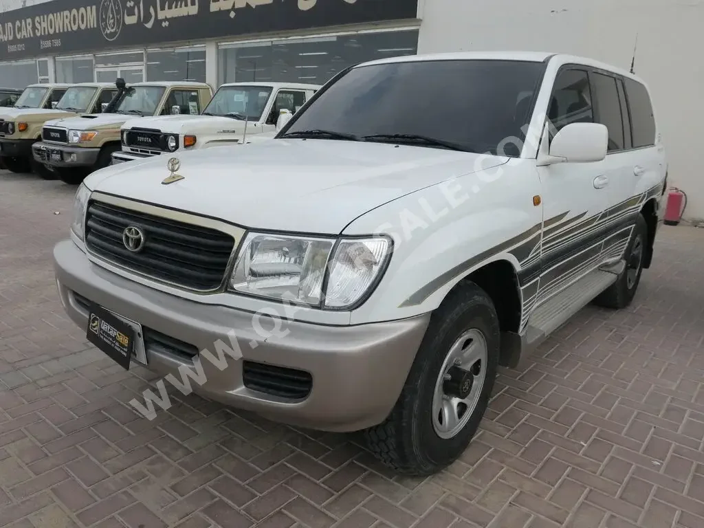 Toyota  Land Cruiser  GXR  2002  Automatic  102,000 Km  6 Cylinder  Four Wheel Drive (4WD)  SUV  White