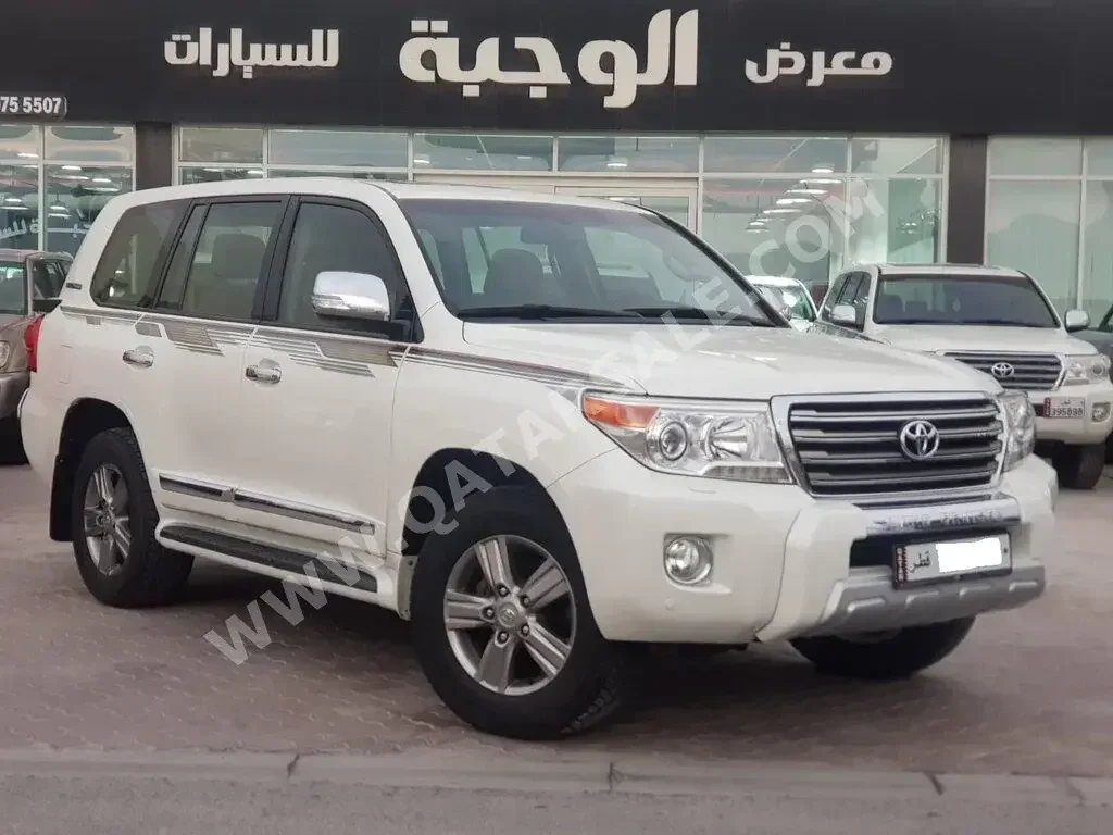 Toyota  Land Cruiser  GXR  2015  Automatic  250,000 Km  8 Cylinder  Four Wheel Drive (4WD)  SUV  White