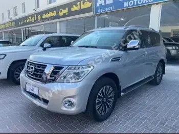 Nissan  Patrol  Platinum  2017  Automatic  157,000 Km  6 Cylinder  Four Wheel Drive (4WD)  SUV  Silver