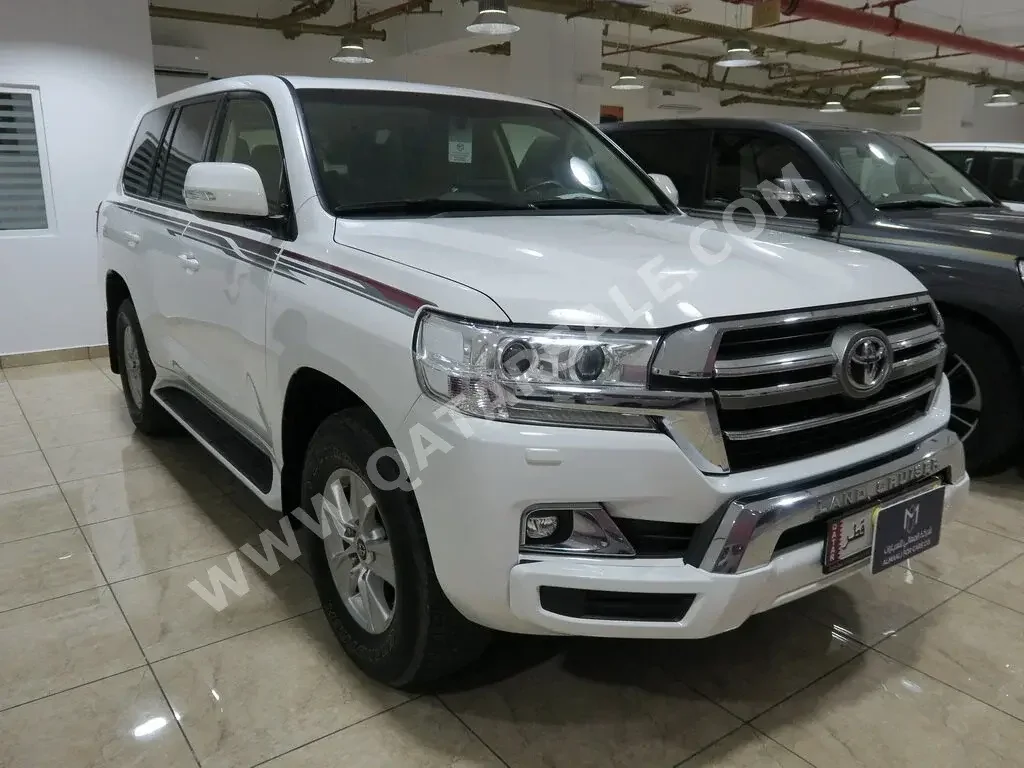 Toyota  Land Cruiser  GXR  2020  Automatic  165,000 Km  6 Cylinder  Four Wheel Drive (4WD)  SUV  White