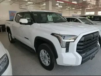 Toyota  Tundra  SR5  2023  Automatic  790 Km  6 Cylinder  Four Wheel Drive (4WD)  Pick Up  White  With Warranty