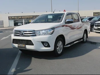 Toyota  Hilux  SR5  2022  Automatic  20,000 Km  4 Cylinder  Rear Wheel Drive (RWD)  Pick Up  White  With Warranty