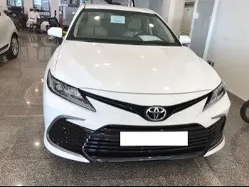 Toyota  Camry  LE  2024  Automatic  0 Km  4 Cylinder  Front Wheel Drive (FWD)  Sedan  White  With Warranty