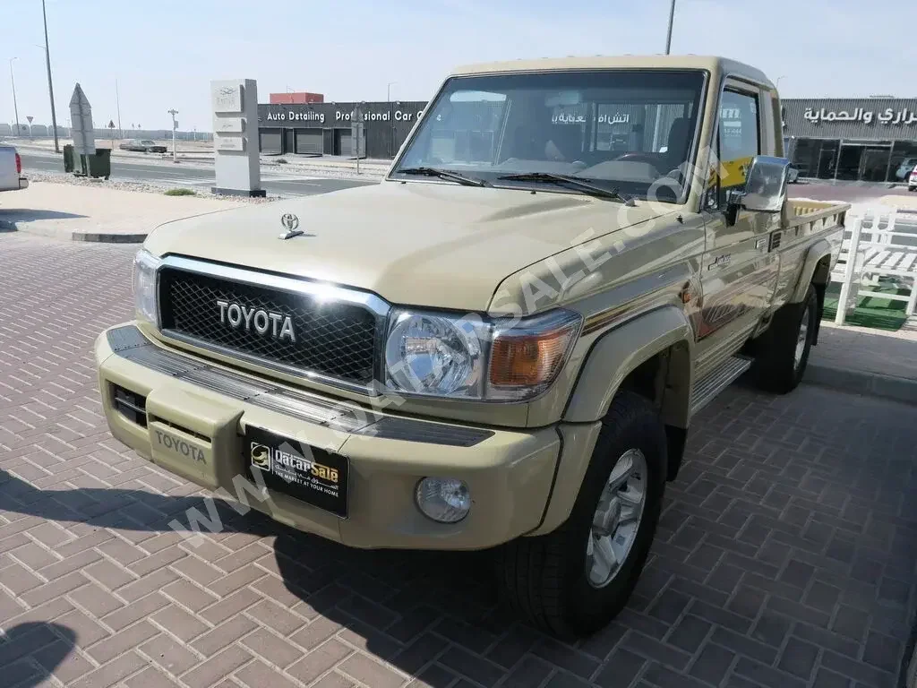 Toyota  Land Cruiser  LX  2022  Manual  72,000 Km  6 Cylinder  Four Wheel Drive (4WD)  Pick Up  Beige  With Warranty