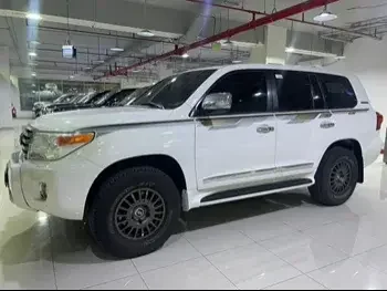 Toyota  Land Cruiser  GXR  2015  Automatic  379,000 Km  8 Cylinder  Four Wheel Drive (4WD)  SUV  White