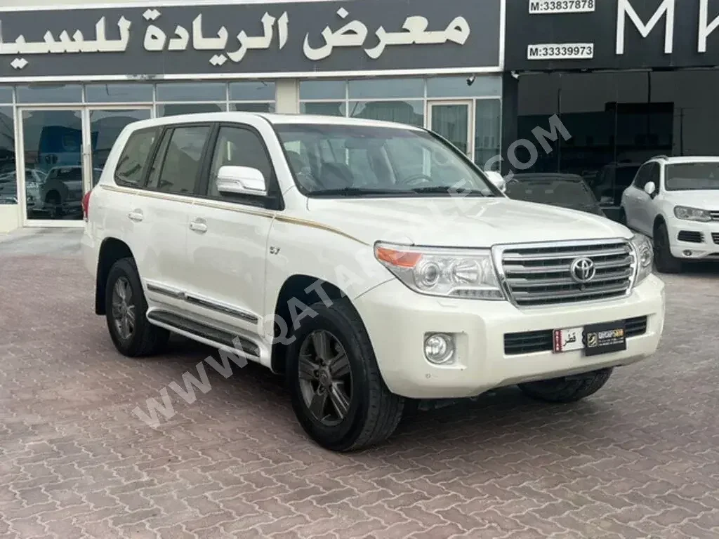 Toyota  Land Cruiser  VXR  2015  Automatic  309,000 Km  8 Cylinder  Four Wheel Drive (4WD)  SUV  White